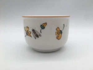 Villeroy & Boch Malaga Yellow Flowers and Bee Sugar Bowl - Picture 1 of 4