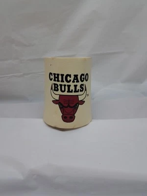 Vintage 1993 Chicago Bulls NBA Licensed Koozie Can Holder - Off-White — 第 1/4 张图片