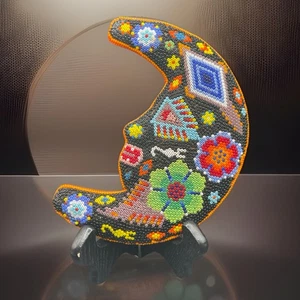 Vintage Perlen Huichol Kunst MOND indigen Mexiko schwarz leuchtende Farben 6 Zoll - Bild 1 von 7