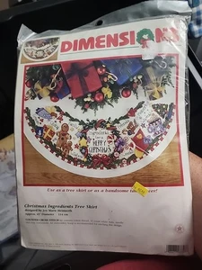 Dimensions Vintage 2000 New Kit 8646 Christmas Tree Skirt - Picture 1 of 10