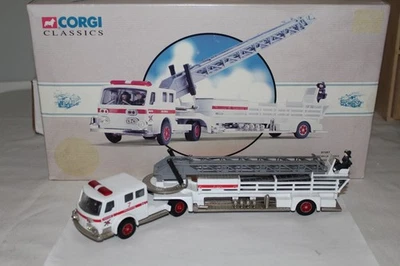 CORGI CLASSICS American LaFrance Aerial Ladder Truck Denver Fire Dept. Ladder 7 - Image 1 of 4