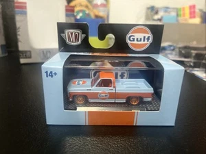M2 MACHINES 2025 GULF CHASE 1 OF 750 1973 CHEVROLET CHEYENNE 10 - Picture 1 of 6