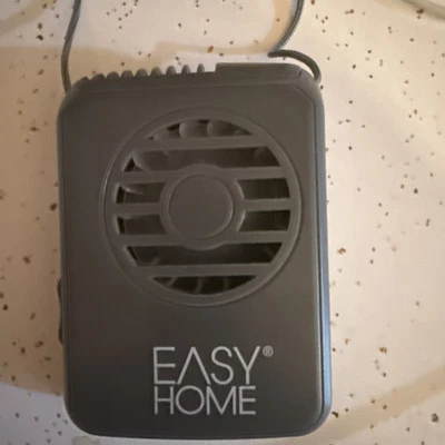 Mini ventilador a batería con cordón O2Cool  Foto 1 de 4