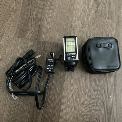 Vtg Vivitar Auto 252 Electronic Camera Flash , Cord ,  & Case Bundle - Image 1 of 4
