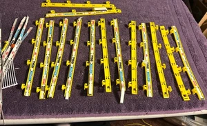 Lote de 14 barreras amarillas vintage Tyco HO Slot Car Track Barandillas - Imagen 1 de 5