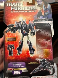 Hasbro Transformers Universe Deluxe Class Decepticon Cyclonus New Sealed - Picture 1 of 2