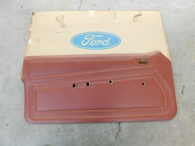 Painel interno da porta Ford 1980 1981 1982 Mustang vermelho escuro fabricante de equipamento original novo sem etiquetas verificar tipo - Imagem 1 de 4