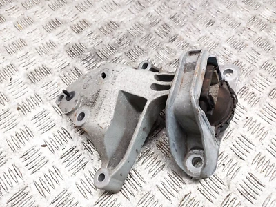 RENAULT KADJAR 2018 1.3 PETROL ENGINE MOUNT BRACKET SUPPORT HOLDER 112327345R - Image 1 of 4