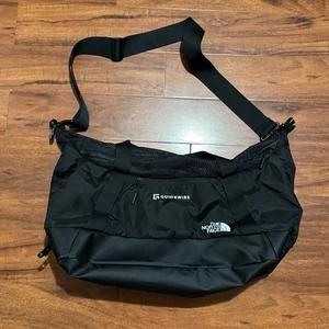 The North Face Apex Travel Duffel Bag w/ Company Logo and Shoulder Strap - Picture 1 of 5