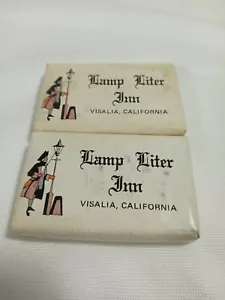 Lampada Litro Inn Paul Bunyan Lodge Visalia California Pubblicità Hotel Sapone 2 - Foto 1 di 6