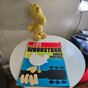 1969 LIFE MAGAZINE SPEC. ED. WOODSTOCK MUSIC FESTIVAL ORIGINAL - Picture 1 of 7