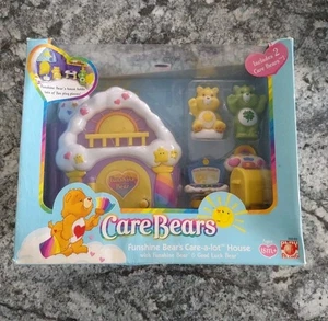 Care Bears 2003 Cares A Lot World Funshine Bears House good luck bear Sealed - Imagen 1 de 9