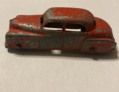 De colección Tootsietoy 1950’s Plymouth Deluxe Sedán Rojo 3.25" Foto 1 de 4