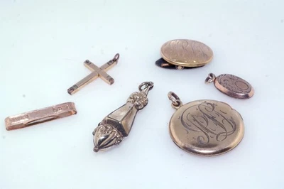 Lote de 6 clips de lencería medallón cruz antiguo colgante relleno de oro de 10 k de ley Foto 1 de 4