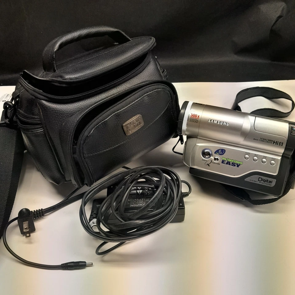 Samsung SCW62 Digital Camcorder 8mm VHS-C Easy Q Silver with Bag & Charger - Image 1 of 4