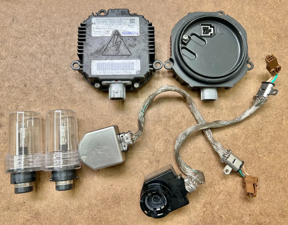 2x OEM para 04-06 Saab 9-2X Encendedor de lastre de xenón Unidad de control HID + Bombillas D2R Foto 1 de 1