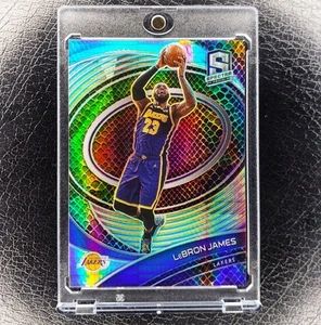 LEBRON JAMES /25 SNAKESKIN SP Asia Prizm 2020-21 Spectra Basketball Card LAKERS - Foto 1 di 3
