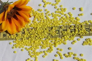 9/0 Old Time Vintage Venetian Made In Italy Opaque Yellow Seed Beads/1oz - Picture 1 of 1