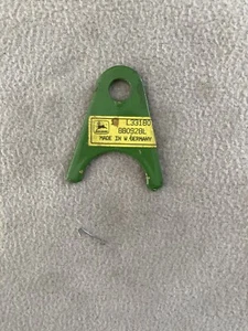 JOHN DEERE BRACKET JDL33180 - Picture 1 of 1