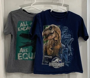 Good Condition Lot of 2 Jurassic World T-shirts Size 5/6 - Picture 1 of 10