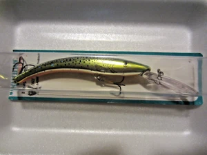 RUNNER/DEEP DIVER/EAGLE CLAW/LAZER SHARP-TREBLES/"R. QUEEN"-FISHING LURE - Bild 1 von 10