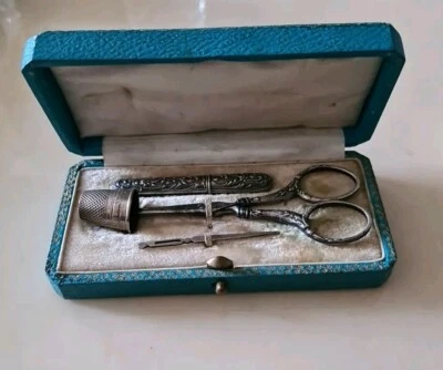 ANCIEN NECESSAIRE DE COUTURE EN ARGENT MASSIF. Ciseaux Manches LAMES Argent  - Photo 1/4