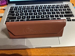 Ducks Unlimited Brillenetui dreieckig Leder Magnetklappe braun Sonnenbrille - Bild 1 von 2