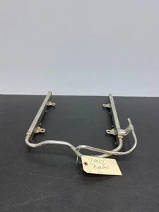 Ford Mustang GT 2013 OEM riel de combustible usado - Imagen 1 de 9