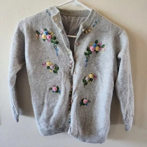 Vintage handmade wool sweater,  Pearl like buttons, hand embordered.  - Picture 1 of 3