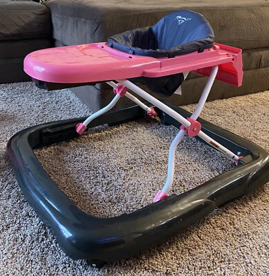 Caminante Mustang para niños con sonidos Foto 1 de 3