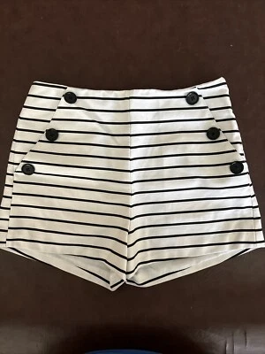 Forever 21 水手条纹白色/黑色短裤 27 英寸腰围  — 第 1/4 张图片