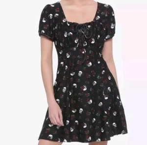 Hot Topic Skulls & Roses Short Sleeve Above Knee Mini Skater Dress Gothic Punk - Picture 1 of 7