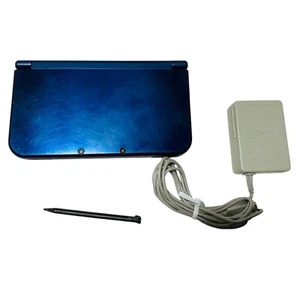 Nueva consola de juegos portátil Nintendo 3DS LL Top IPS-azul metálico USADA con adaptador - Imagen 1 de 15