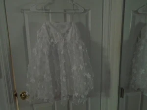 Vestido Babydoll Altar'd State Blanco Sobre Blanco con Apliques Florales Talla Menor Talla XS Nuevo/Etiqueta - Imagen 1 de 2