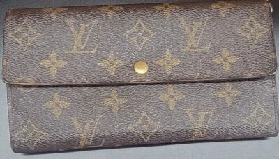 Louis Vuitton Sarah Brown Monogram Canvas Wallet and Certificate of Authenticity - Image 1 of 4