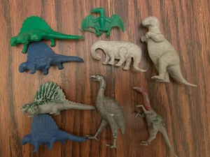 VINTAGE NINE (9) KUNSTSTOFF MINATUR DINOSAURIERFIGUREN - Bild 1 von 1