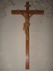 Jesus am Kreuz Holz geschnitzt