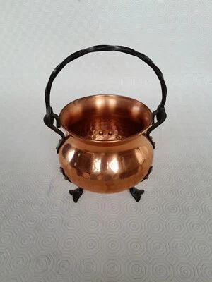 Ancien XXème joli petit chaudron tripode en cuivre martelé - Photo 1/2