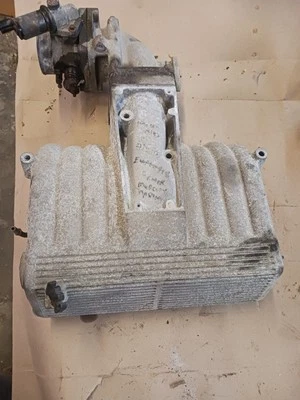 Colector de admisión superior Ford 302 5,0 GT40p Foto 1 de 3