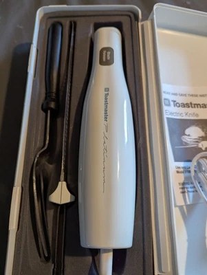 Tallador de alimentos Toastmaster Platinum Elec hoja de acero inoxidable, tenedor, estuche de almacenamiento Foto 1 de 4