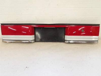 Panel trasero PLYMOUTH ACCLAIM 1989-1992 - tapa central montado bolsillo de matrícula Foto 1 de 4