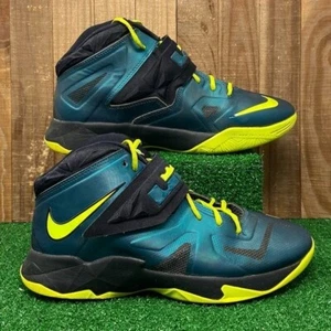 Nike 599818-300 Lebron 7 Soldier Green Basketball Shoes Sneakers Kids SZ 6.5 Y - Picture 1 of 12