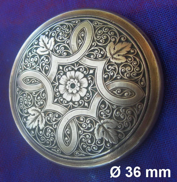 ancienne Tête d'épingle à chapeau décor végétal laiton estampé (vers 1900) - Photo 1/2