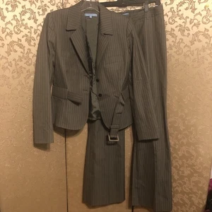 Antonio Melani Gray Striped Belted Jacket Blazer Pant Suit Size 6 - Picture 1 of 5
