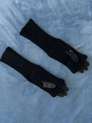 PRADA GLOVES - Image 1 of 4