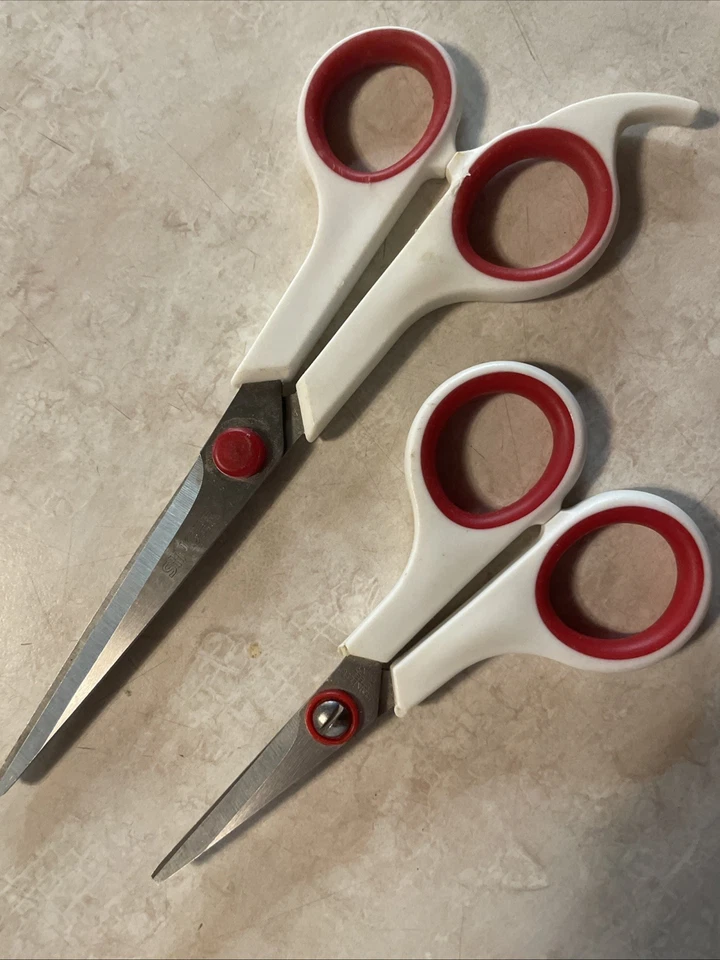 Singer Pair of Sewing Scissors 8 and 5 Stainless Steel Blades - Image 1 of 4