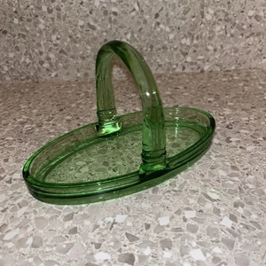 Plato de caramelo con mango de cesta de vidrio verde poco profundo sin brillo pequeño - Imagen 1 de 7