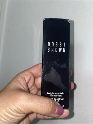 Base para piel sin peso Bobbi Brown FPS 15 tonos N-052 natural Foto 1 de 2