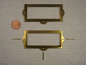 SHELBY #56-US4 TARJETERO, ACERO ESTAMPADO, LATÓN SATINADO, TARJETA 2-7/8" X 1-5/16" - Imagen 1 de 1