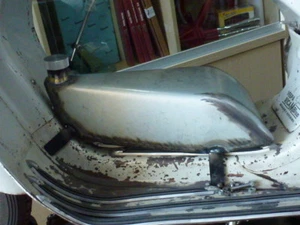 SERBATOIO SUPPLEMENTARE VESPA FARO BASSO CENTRALE TUNNEL PEDANA Vesparicambisud - Foto 1 di 7